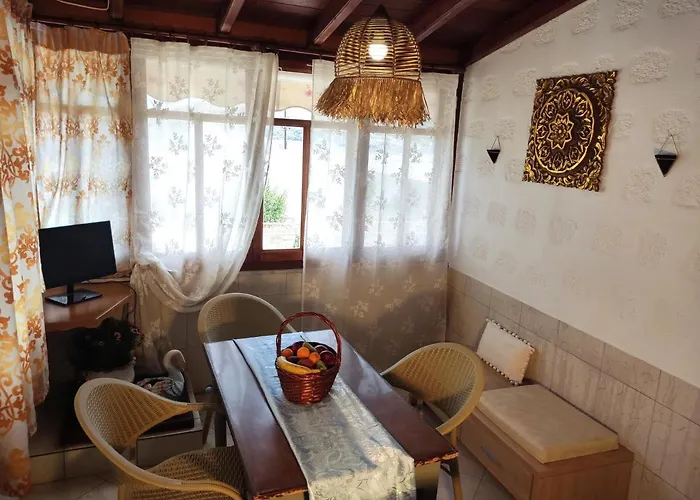 Bluesky House * Skala